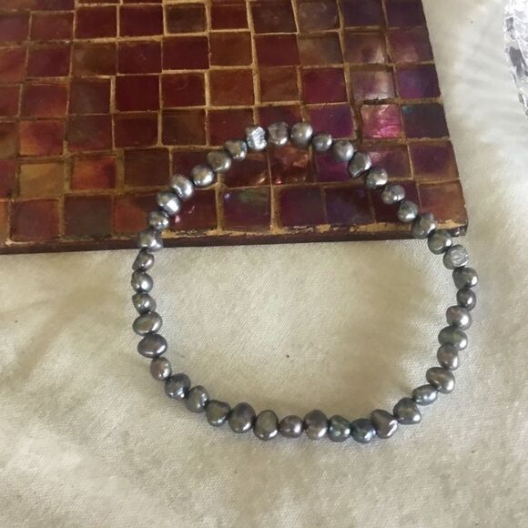 $8 or 3/$15  Grey Freshwater Pearl Bracelet - Picture 4 of 6